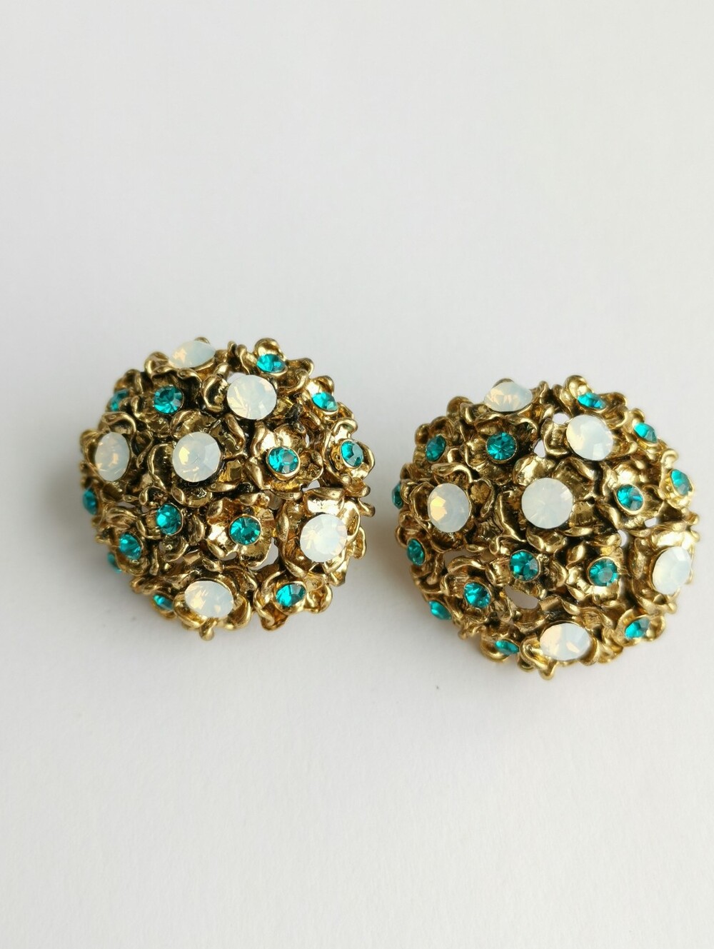 Vintage Elegant Gold Tone Crystal  Clip-On Earrings